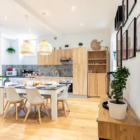 #34 Lamartine 3 Bdrs Ac Balcony 10mins Walk To Old Town Apartment *
